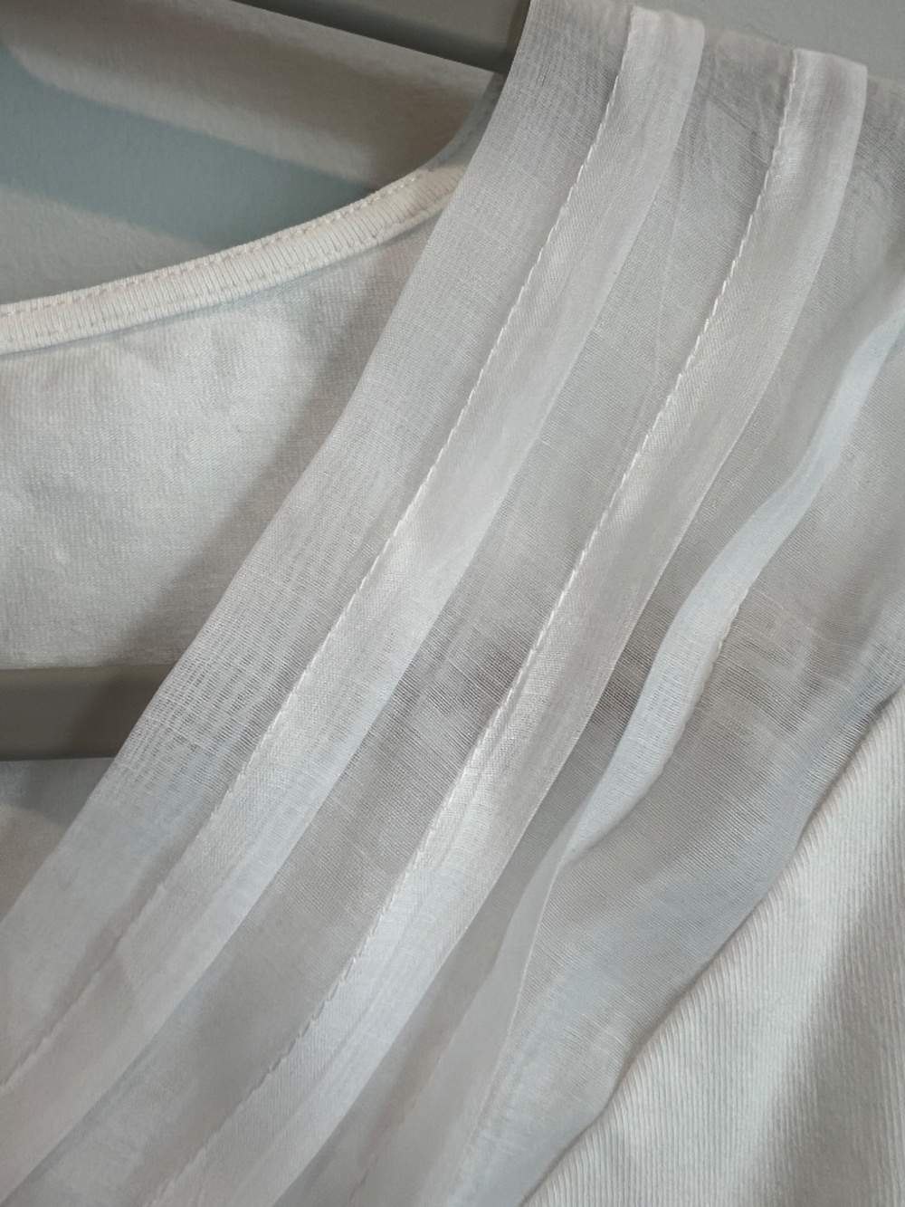 NIC+ZOE White Sleeveless V-Neck Pleated Shear Trim Tank Top Size Petite L - Picture 2 of 5